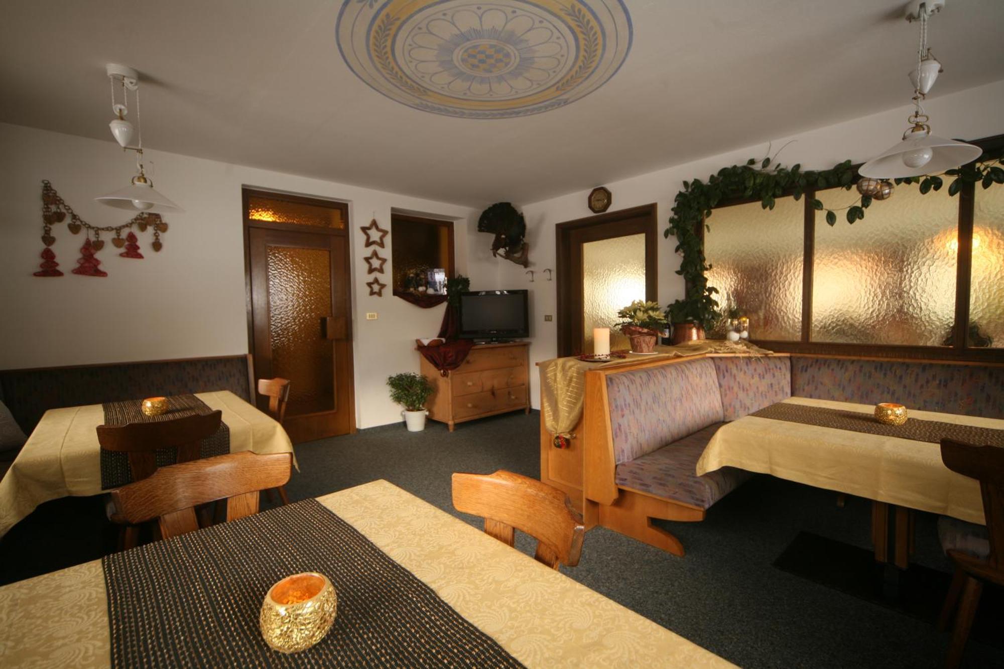 Garnì Iosc Hotel San Vigilio Di Marebbe Ngoại thất bức ảnh